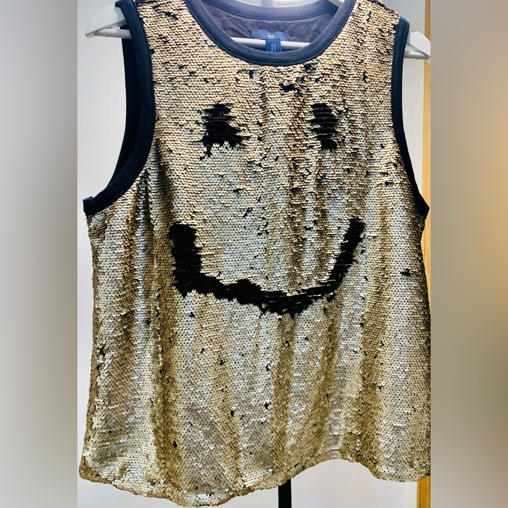 Gap sleeveless black/gold sequined top